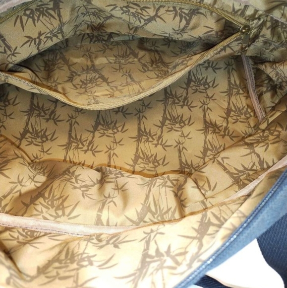 Tommy Bahama Mojito 20" Duffel Navy 13" h x 20" l x 12w Weekend/Overnite luggage - Picture 4 of 10